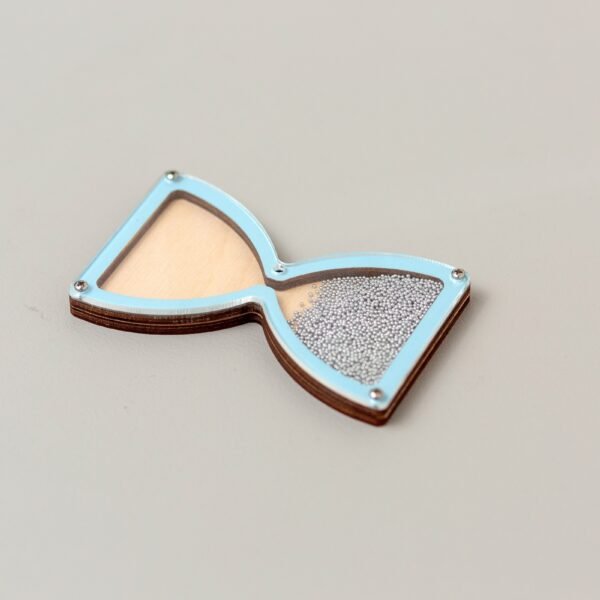 Klepsydra niebieska z piaskiem do tablicy manipulacyjnej sensorycznej