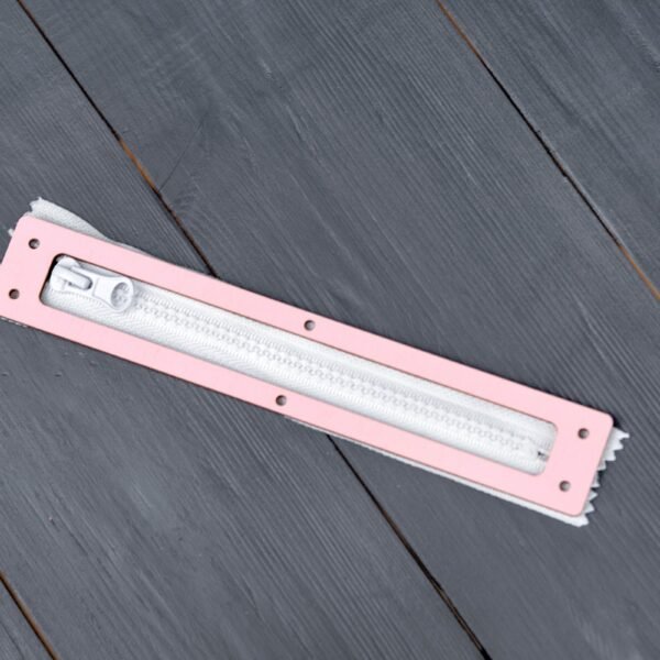 Zamek błyskawiczny różowy do tablicy manipulacyjnej sensorycznej