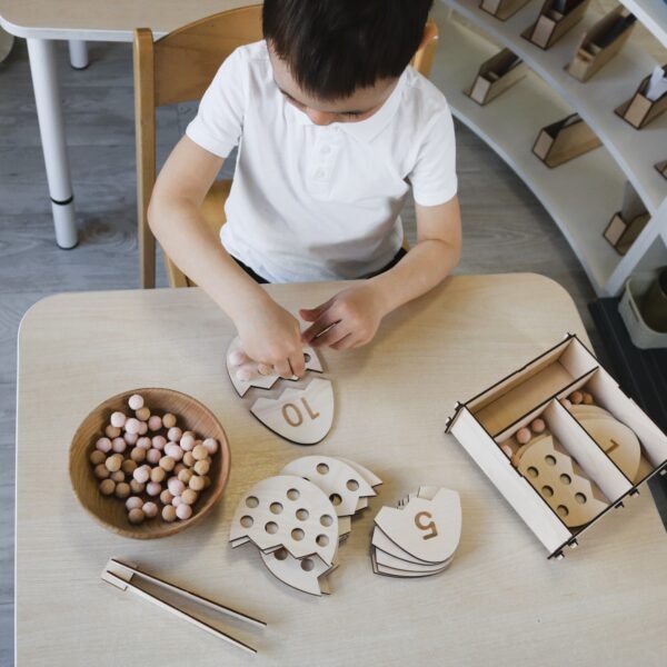 Puzzle matematyczne "Jajko" - drewniana układanka Montessori + szczypce i pompony - obrazek 6