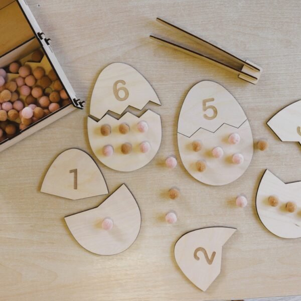 Puzzle matematyczne "Jajko" - drewniana układanka Montessori + szczypce i pompony