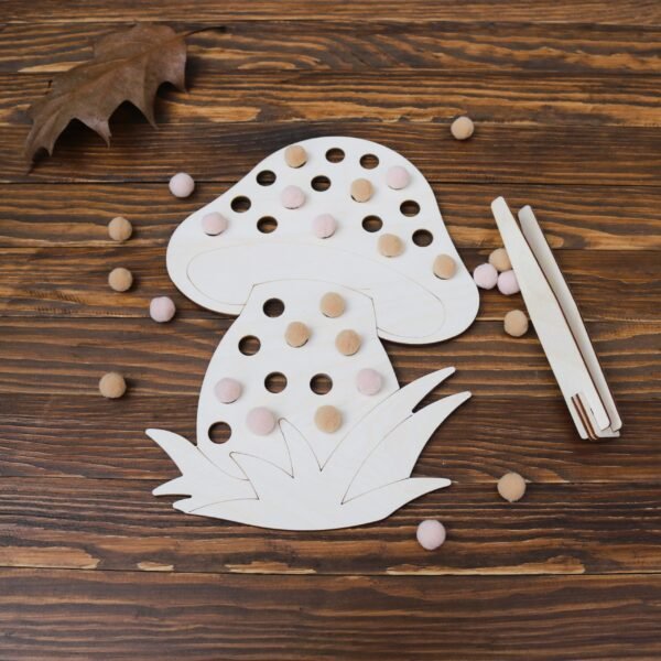 Drewniana układanka Montessori z pomponami Grzybek