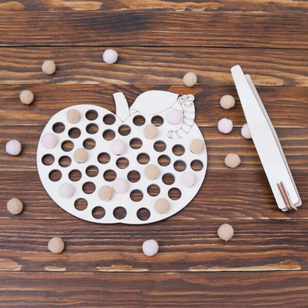 Drewniana układanka Montessori z pomponami Jabłko