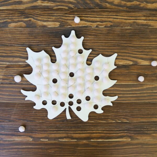 Drewniana układanka Montessori z pomponami Listek klonu