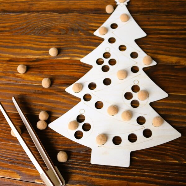 Drewniana układanka Montessori z pomponami Choinka Model 2