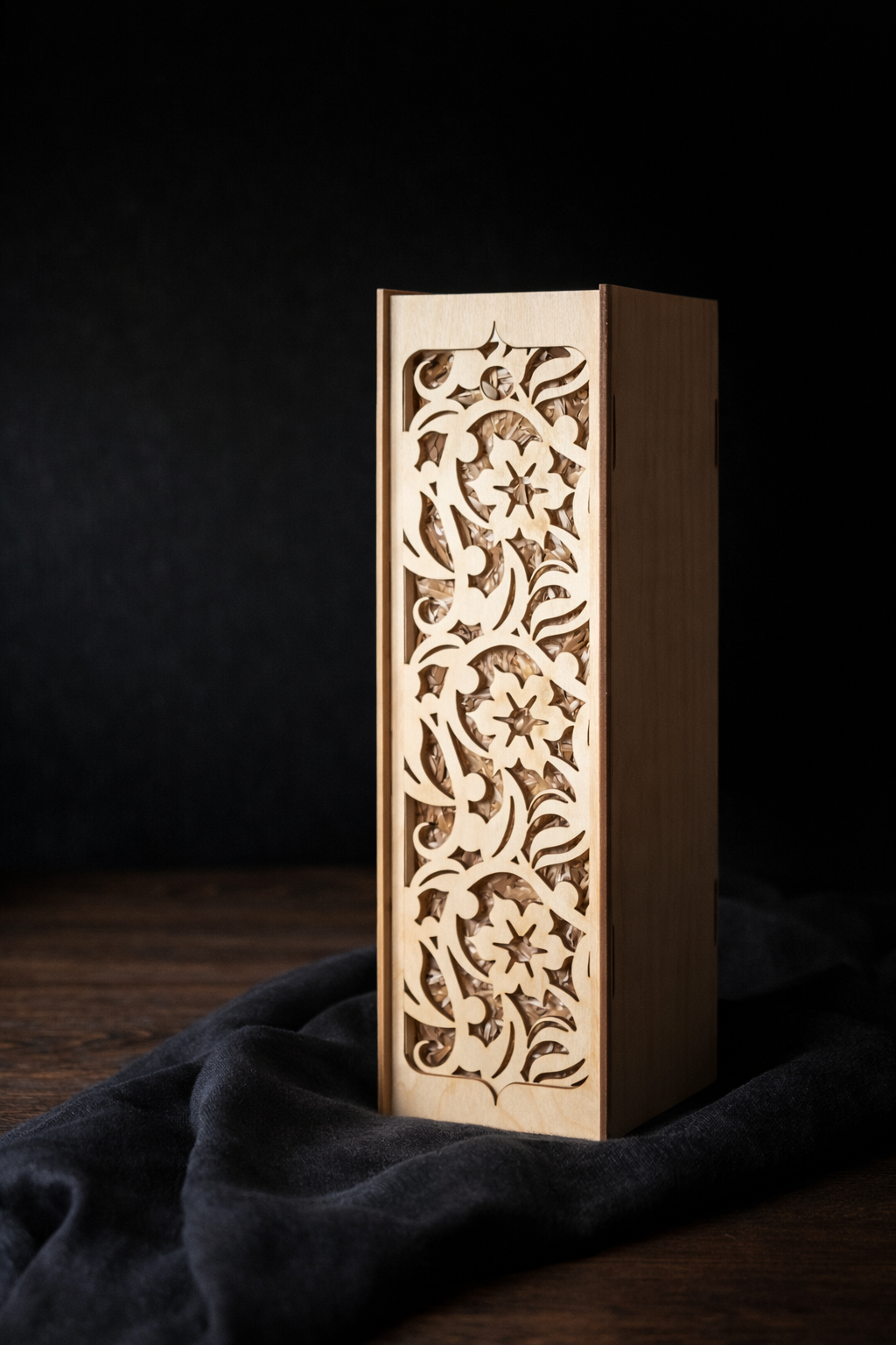 Wyjątkowy upominek – eleganckie drewniane pudełko na butelkę (Model B) - obrazek 5