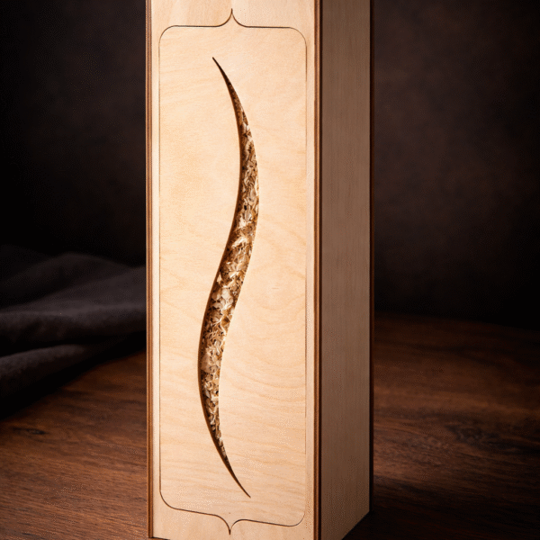 Wyjątkowy upominek – eleganckie drewniane pudełko na butelkę (Model 2)