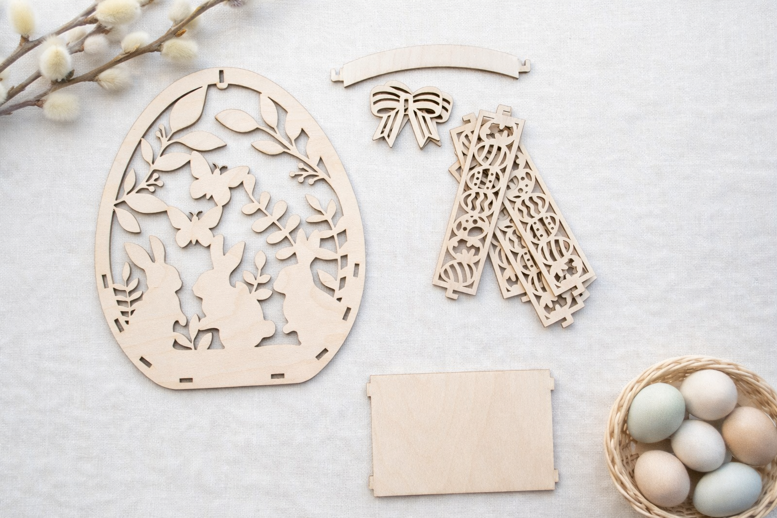 Drewniany koszyk wielkanocny – dekoracyjny, naturalny Zajączkowa Radość - obrazek 3